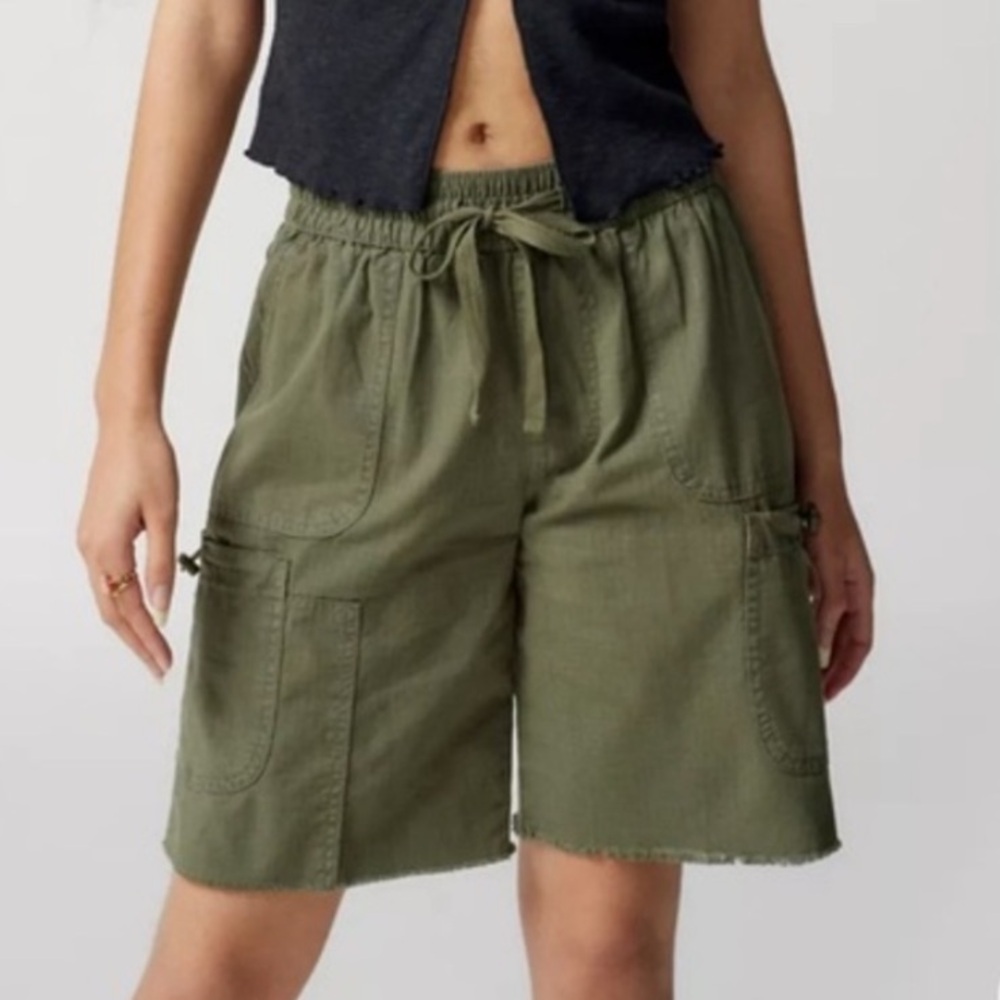 🟤NWT BDG Jamie Cargo Skater Shorts in Olive
